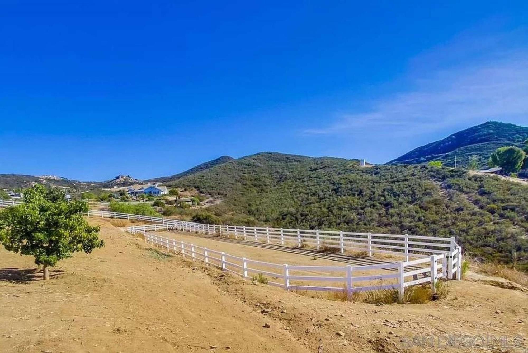 Private Home On 10 Acres - Heated Salt Pool & Jacuzzi, Mountain & City Views, Horseshoes, Basketball, Bbq, Golf Putting, Foosball, Croquet, Bose Stereo, White Cotton Bedding - Hilltop Hacienda, Pool Heat Optional Jamul Exterior foto